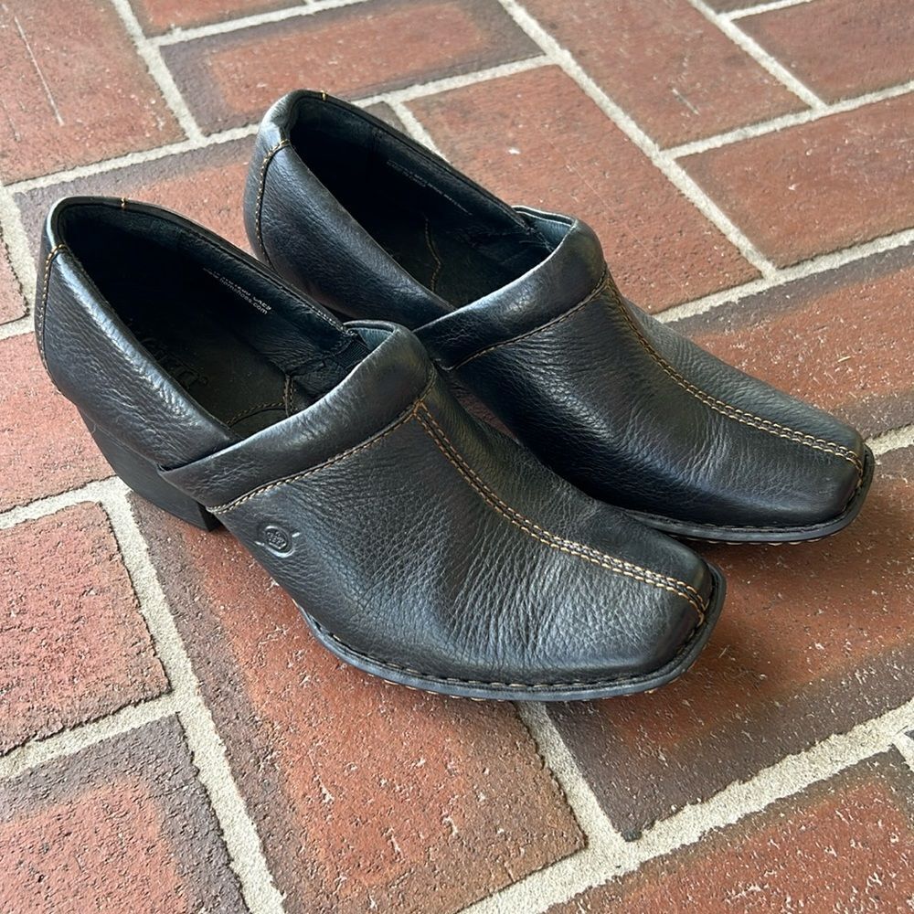Born Leather Heeled Split Toe Clogs Black Size 7